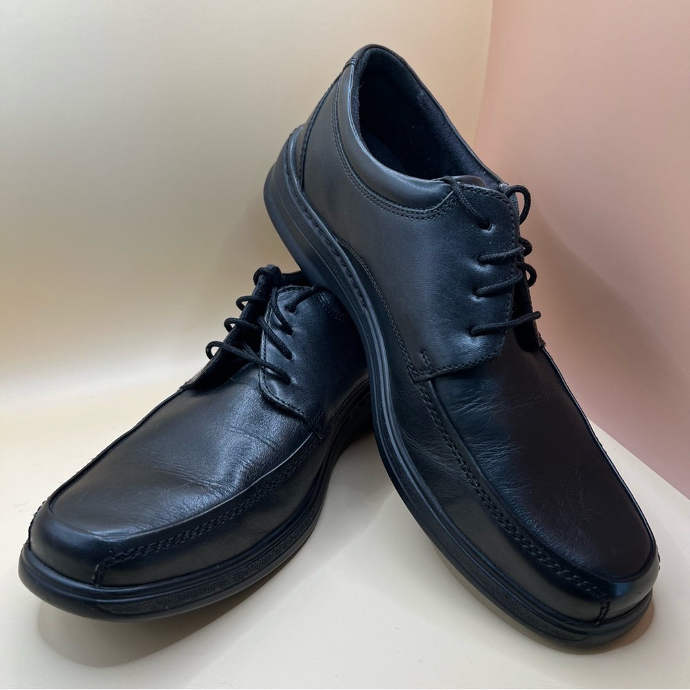 Clark’s Men’s Size 9 - Lace-up- Black - Worn once.